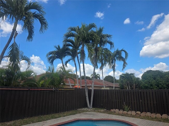 Building Photo - 10206 SW 161st Ave