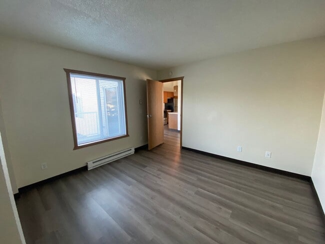 Building Photo - Spacious 3 bed, 1 bath West Fargo!