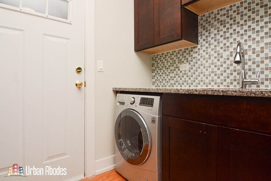 Building Photo - 555 Chestnut St