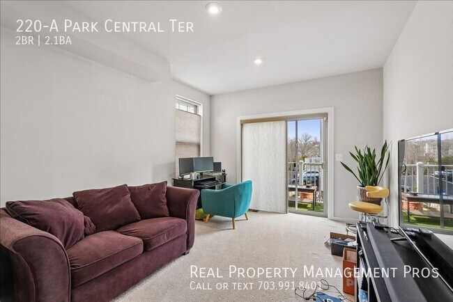 Building Photo - 220 Park Central Ter