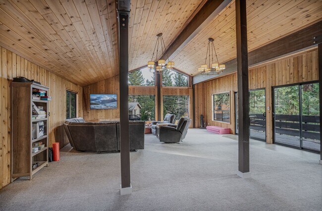 Building Photo - SKI LEASE:  Family Home with 1-Car Garage,...