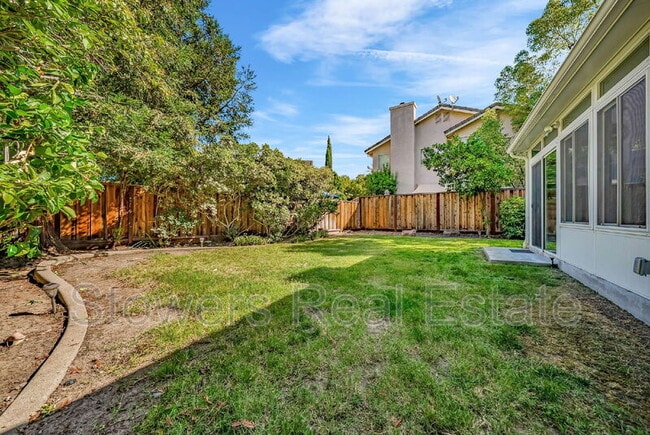 Building Photo - 116 Foxglove Ln