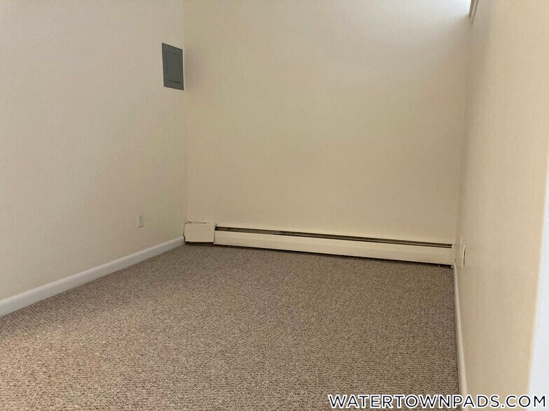 Building Photo - 16 Whites Ave