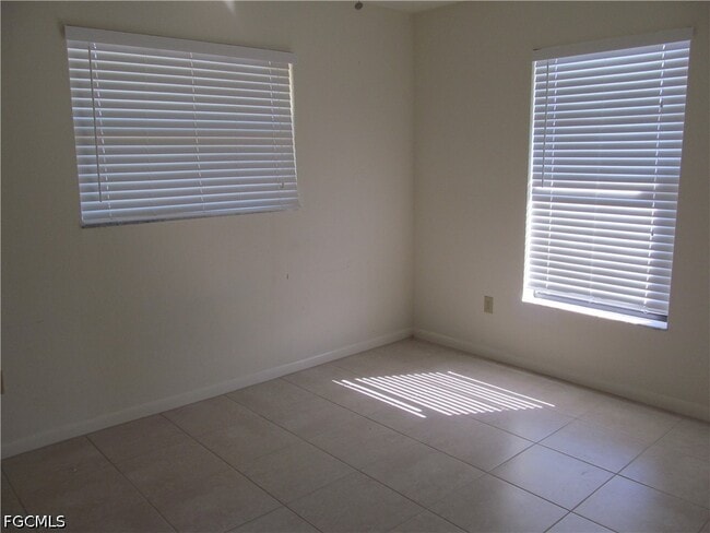 Building Photo - 111 Doveside Ln