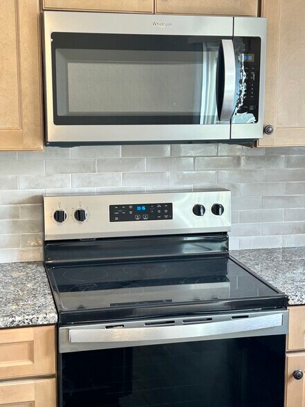 New Stove and Range Microwave - 556 Becker St