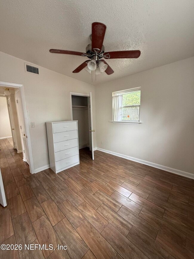 Building Photo - 909 La Marche Dr