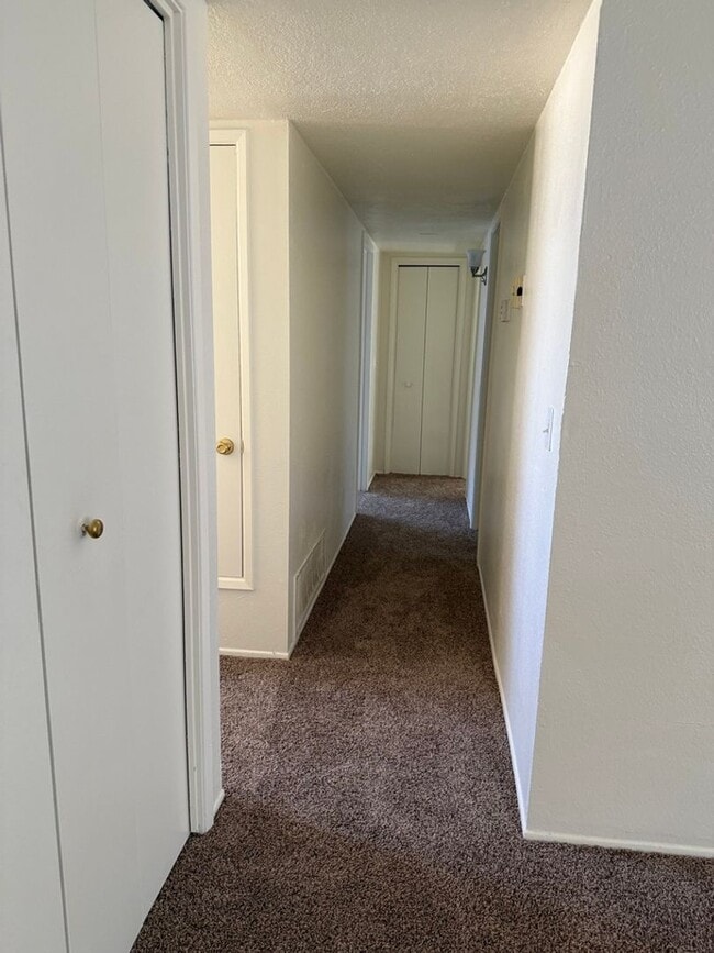 Building Photo - REMODELED 3 Bed/2Bath single family home w...