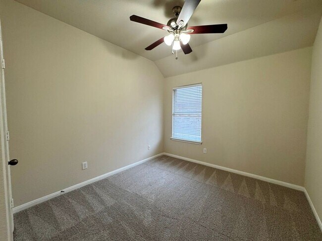 Building Photo - One-story brick home in popular Stoneridge Subdivision!