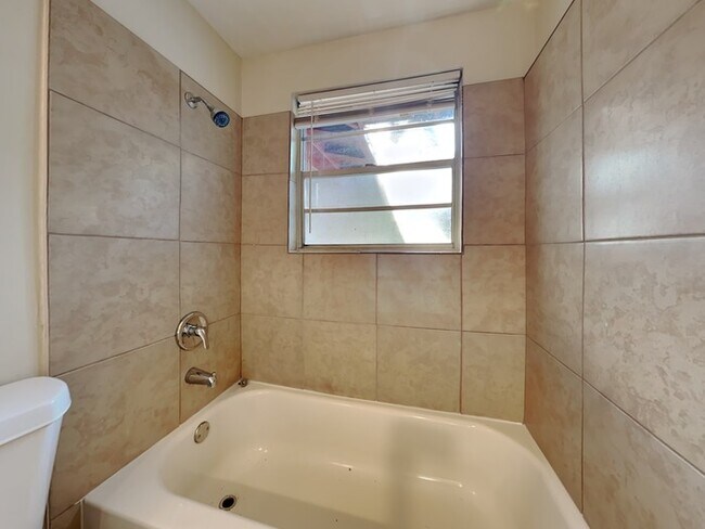 Building Photo - WESTSIDE HOME