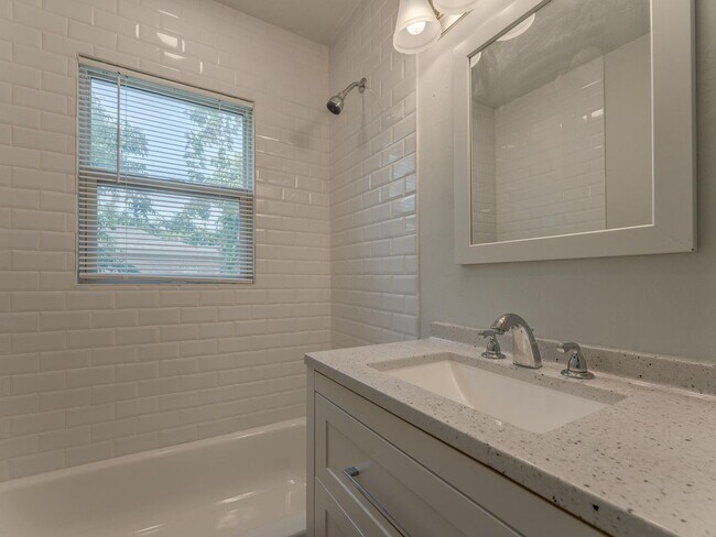 Building Photo - Home for rent in heart of OKC