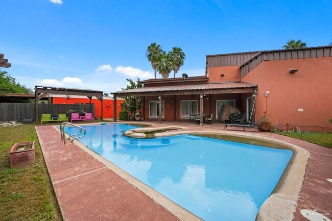 Building Photo - 27 Sunbow Ln