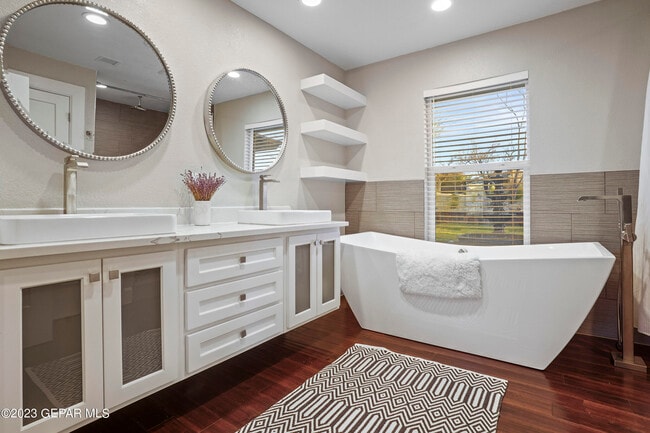 Building Photo - 413 Hollydale Dr