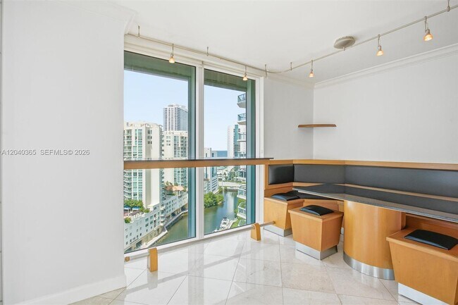Building Photo - 16500 Collins Ave