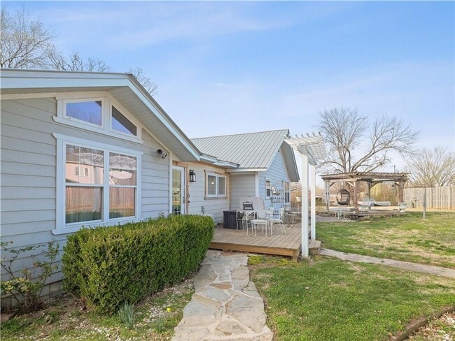 Building Photo - 3 bedroom 2 bath historic Prairie Grove co...