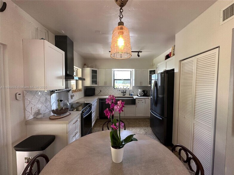 Building Photo - 742 NW 50th St