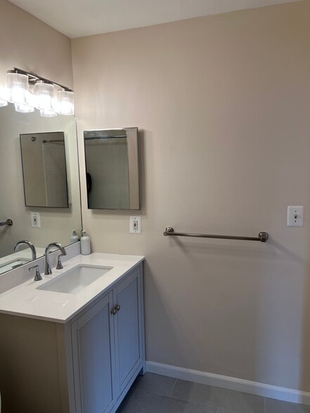 Master Bathroom - 8308 Tamarron Dr