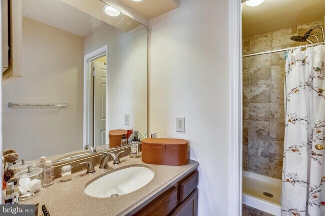 Building Photo - 11633 Pleasant Meadow Dr