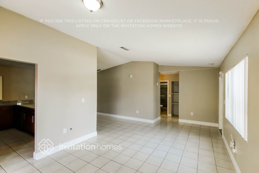 Building Photo - 1435 SW 137th Pl