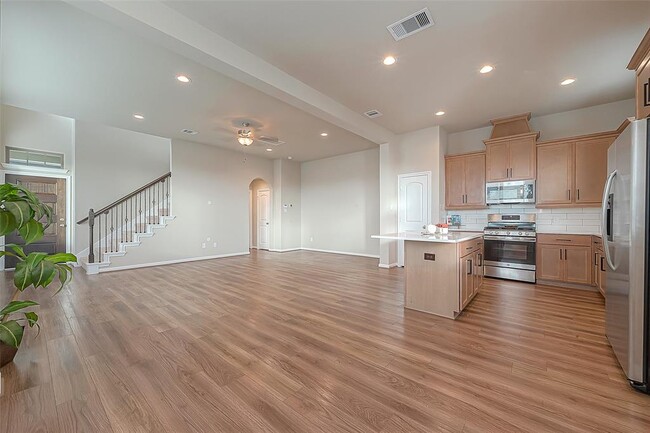 Building Photo - 8700 Laurel Crest Dr