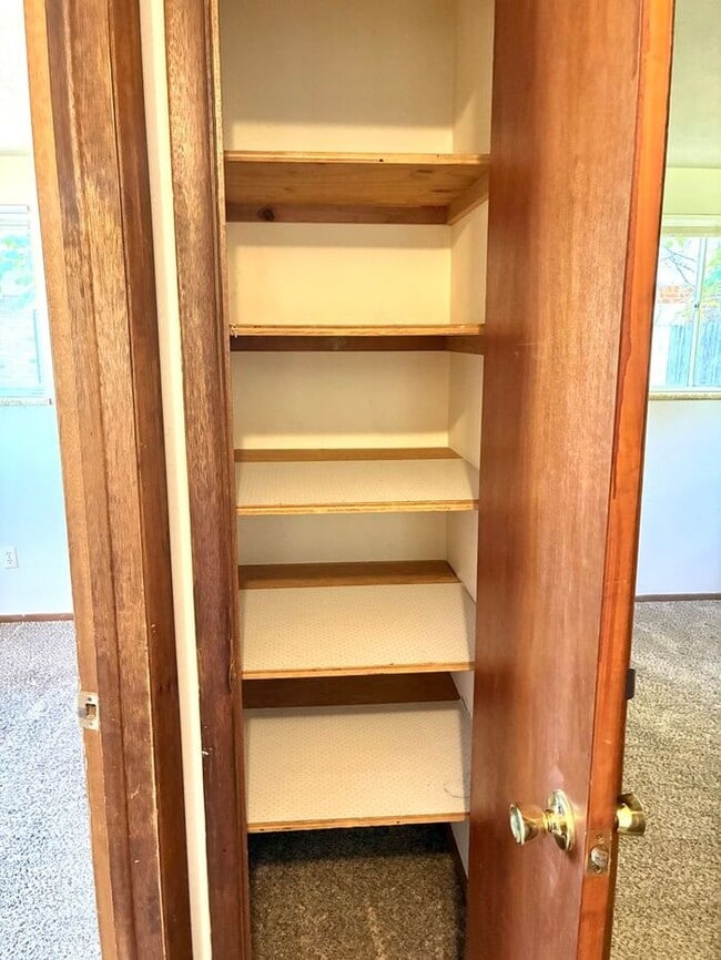 Building Photo - 3 Bedroom, 1 Bath Home with 1 car attached...