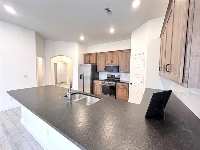 Building Photo - 5909 NW Reynolds St