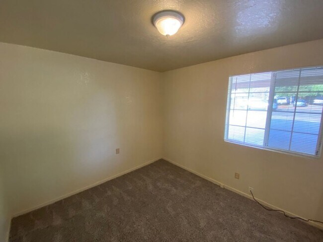 Building Photo - 3142 Garfield Ave