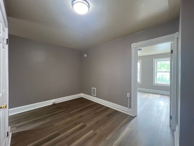 Building Photo - Beautifully remodeled 3 bedroom rental in ...