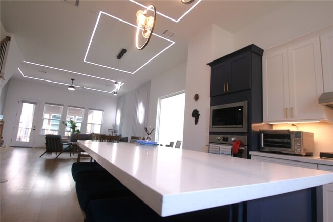 Building Photo - 861 Fisher St