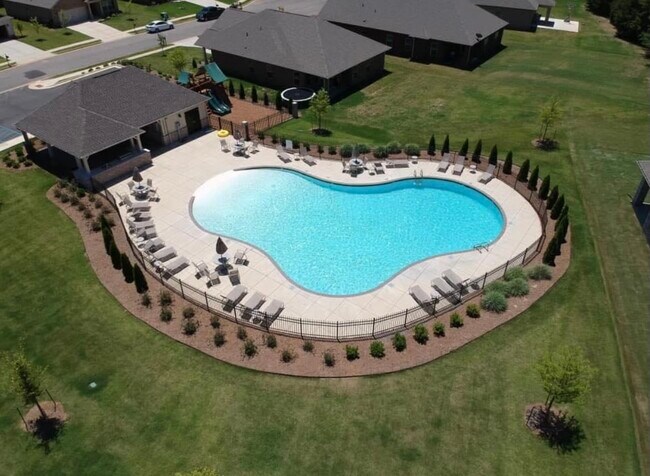 Salt water Pool - 109 Fellington Ct