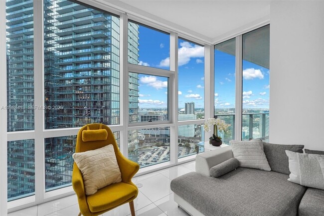 Building Photo - 851 NE 1st Ave