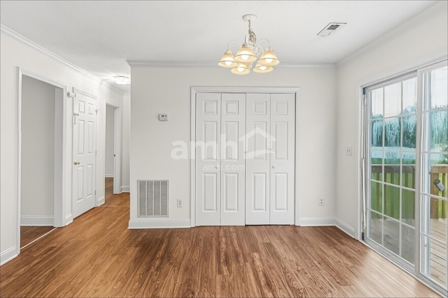 Building Photo - 4880 Manteo Ln