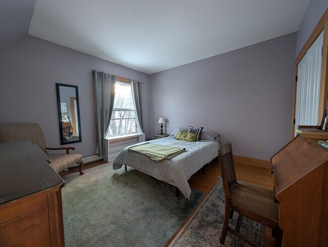 Building Photo - 527 Main St