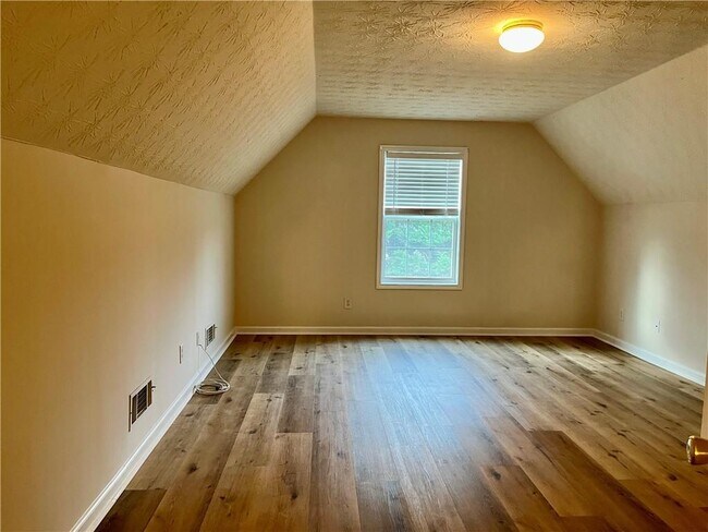 Building Photo - 283 Grand Ashbury Ln