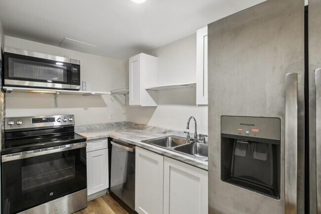Building Photo - 2799 Brookcliff Landing NE