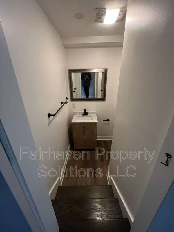 Building Photo - 2827 E 5th Ave