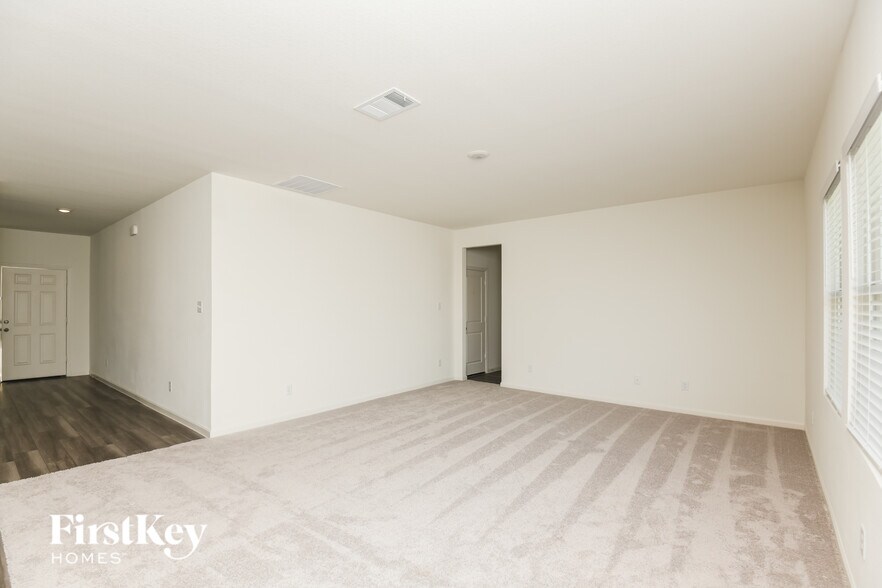 Building Photo - 8356 Hawkview Dr