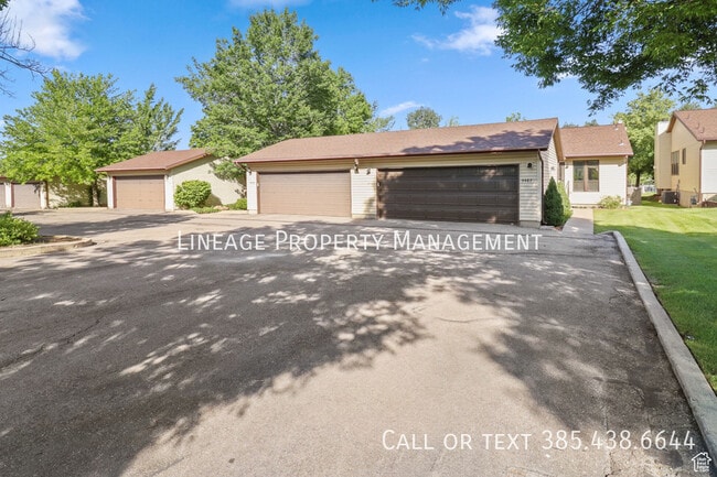 Building Photo - 4487 St Andrews Dr