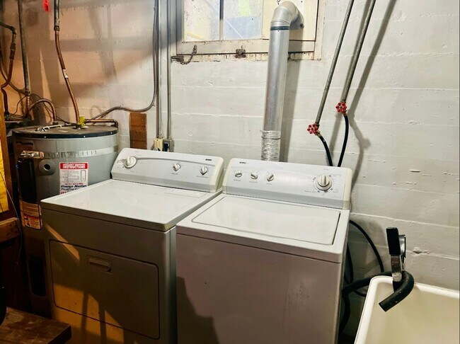 Building Photo - Great One Bedroom Unit Located In Multnoma...