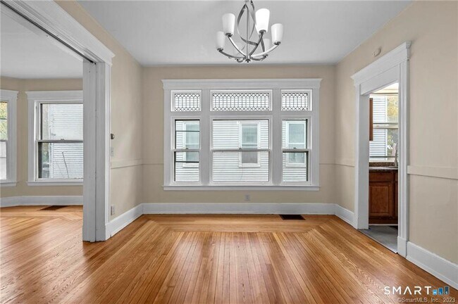 Building Photo - 167 Norton St