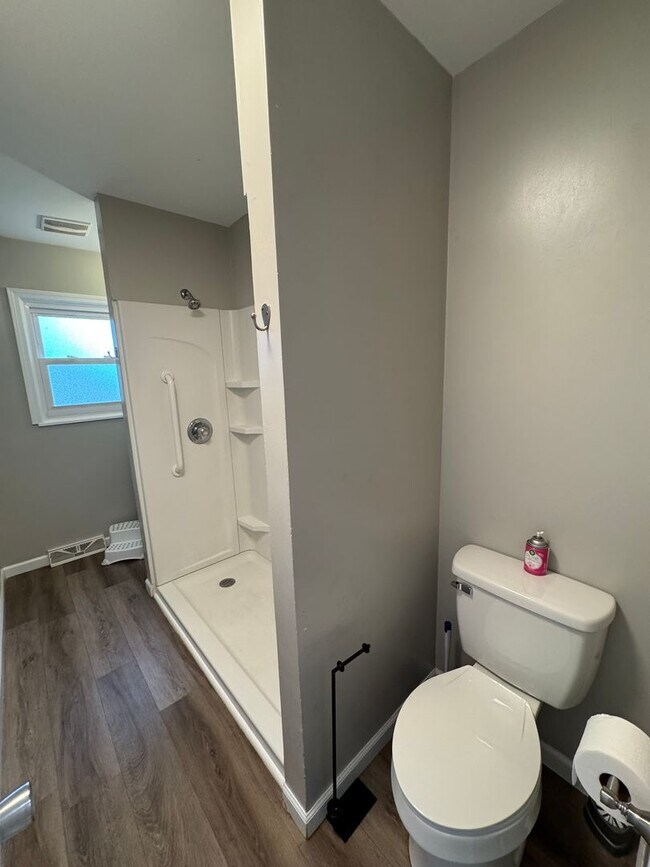 Building Photo - 3 Bedroom 2 Bath house in Bettendorf