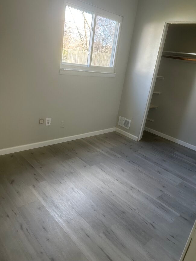 Building Photo - 5901 Roosevelt St