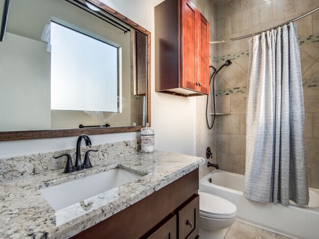 Building Photo - 1509 Holly St