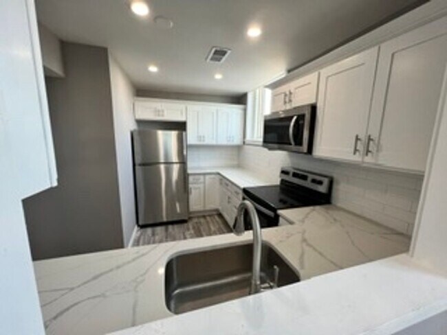 Building Photo - Beautifully Renovated 2 Bedroom in Emmaus!