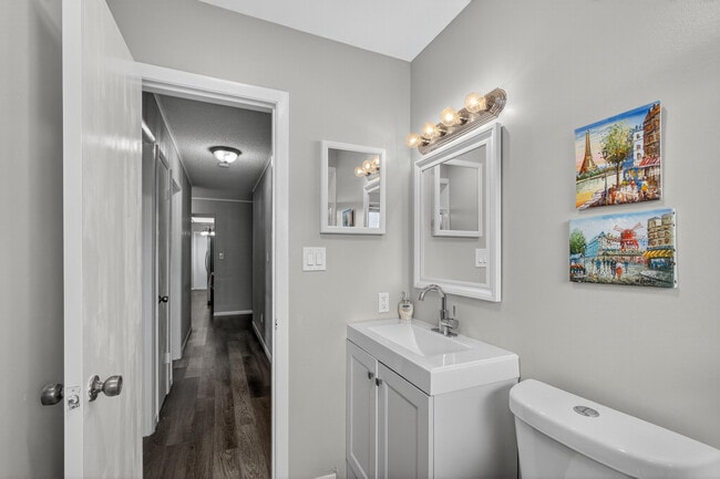 Building Photo - 607 SE Forgal St