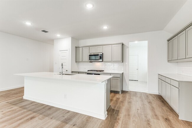 Building Photo - 4923 Bellhurst Dr