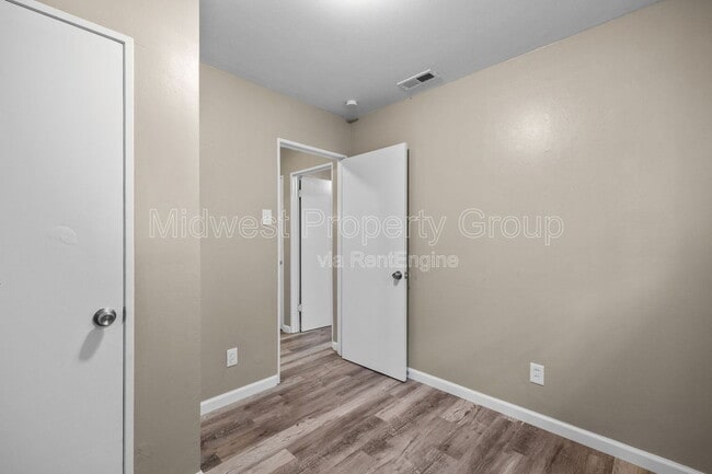 Building Photo - 5 Boles Ave