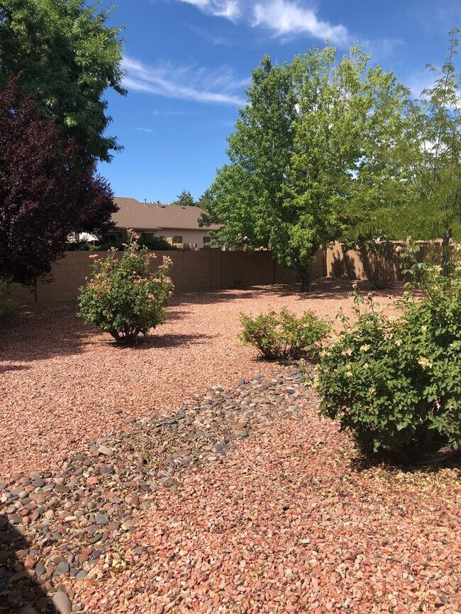 Building Photo - Spacious Three Bedroom Home in Granville R...