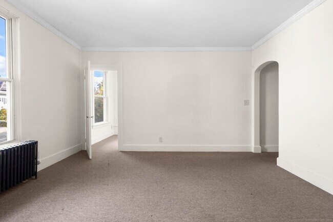 Building Photo - 113 E Main St