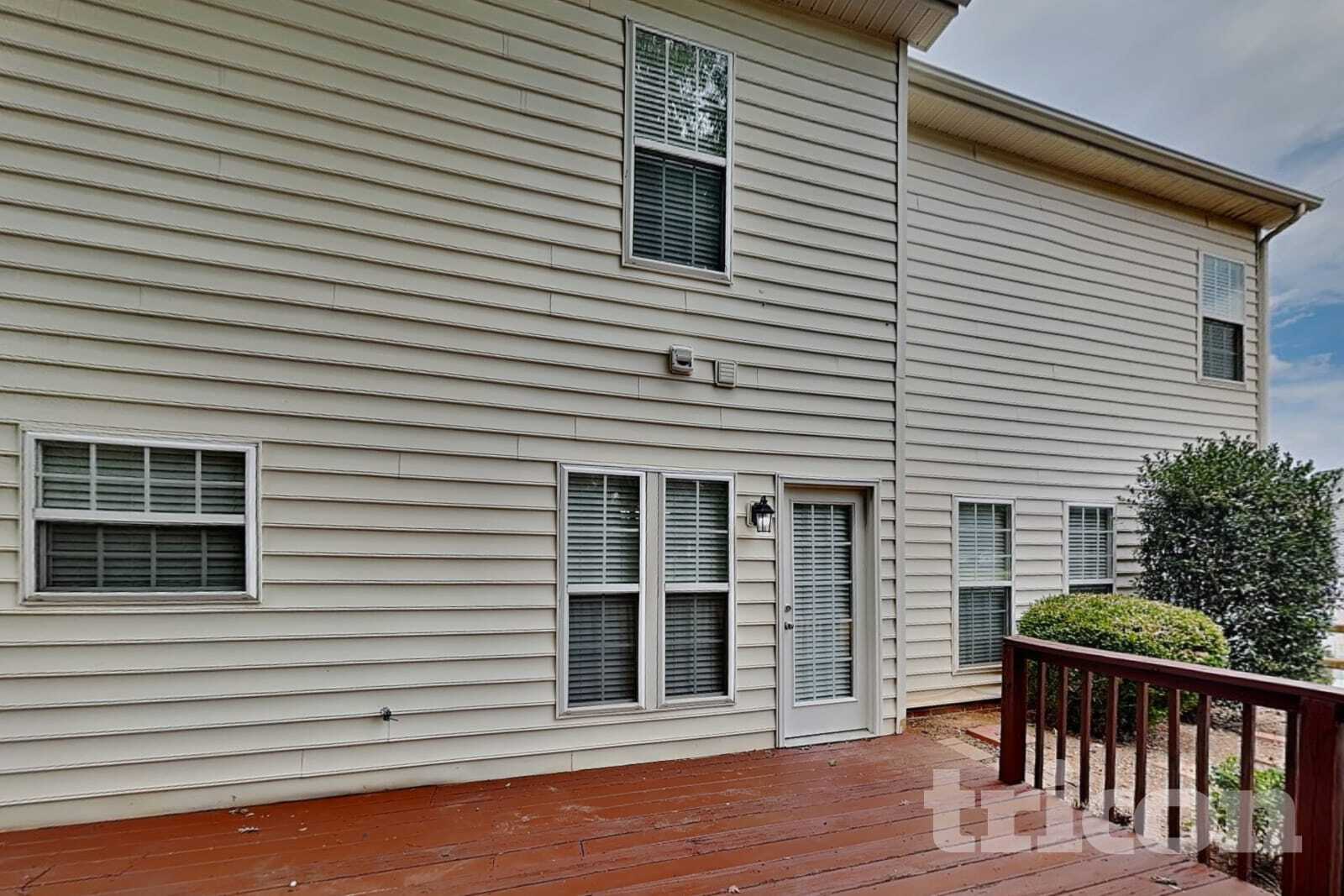 Building Photo - 1002 Hollingdale Ct