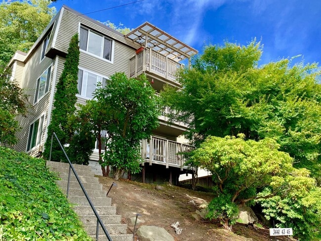 Building Photo - 3441 23rd Ave W